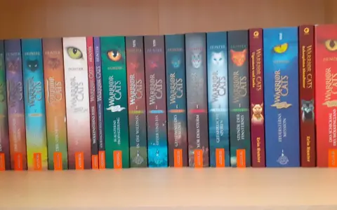 Warrior Cats reihenfolge staffel 1: Die Bücher der ersten Staffel der Warrior Cats-Reihe von Erin Hunter, beginnend mit "Der Donnerpfad".
