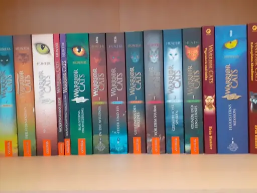 Warrior Cats reihenfolge staffel 1: Die Bücher der ersten Staffel der Warrior Cats-Reihe von Erin Hunter, beginnend mit "Der Donnerpfad".