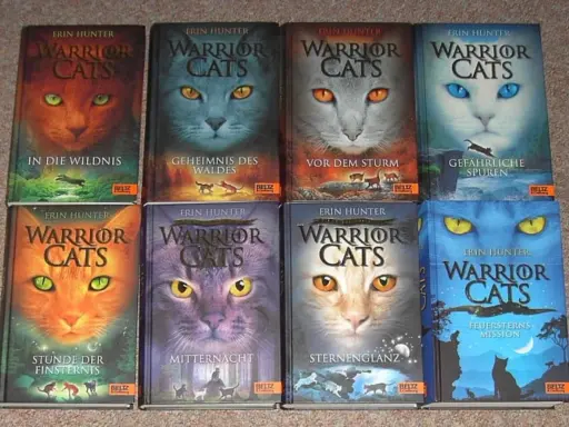 Acht Bücher der "Warrior Cats"-Reihe von Erin Hunter, die zeigen, wie viele Staffeln es gibt.