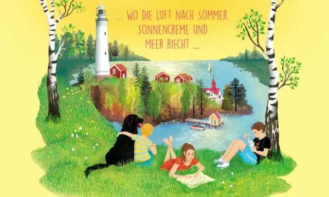 Sommer auf Solupp: Kinder und Hund entspannen am Wasser, während ein Leuchtturm und rote Häuser die Idylle schmücken.