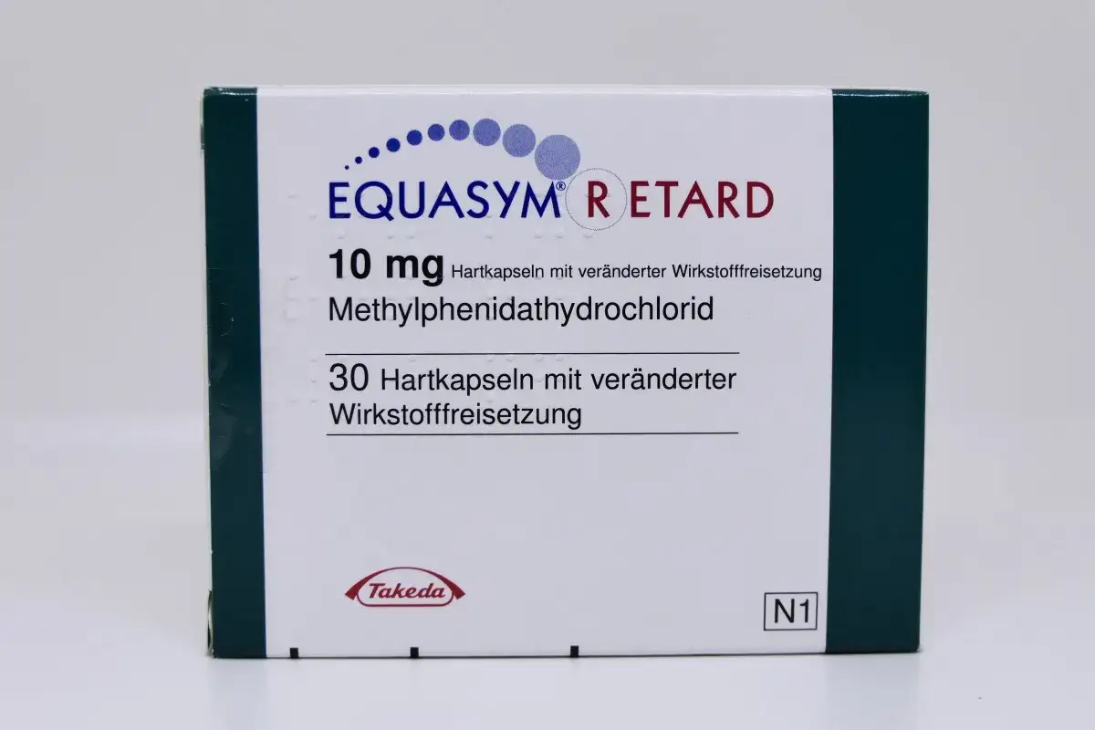 Packung Equasym Retard 10 mg, Methylphenidathydrochlorid, 30 Hartkapseln. Ein Medikament, das bei Kindern mit ADHS helfen kann.